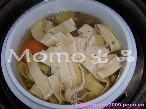 玉米红萝卜豆干炖筒骨的做法