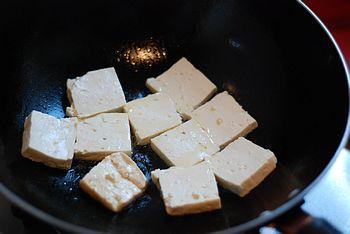 木耳炒豆腐的做法