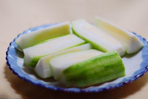 节瓜鲮鱼滑煲的做法