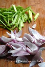 芹香干锅虾的做法