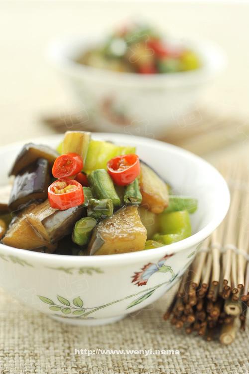 茄子辣椒炒豆角的做法