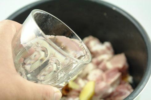 沙茶牛腩煲的做法