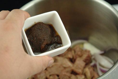 沙茶牛腩煲的做法