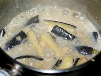 纳豆煮茄子配干煎松茸的做法