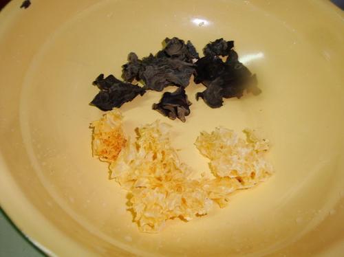 木耳鸡汤娃娃菜的做法