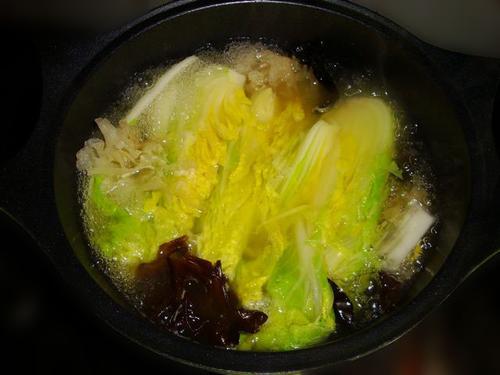 木耳鸡汤娃娃菜的做法