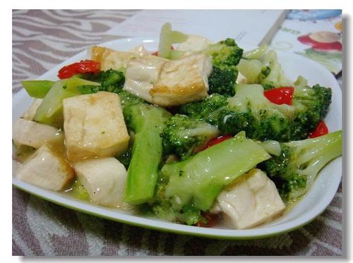 西兰花烧豆腐的做法