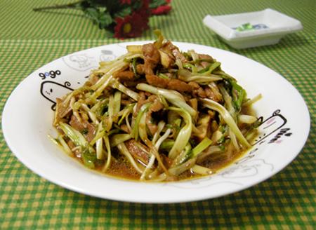 水芹香干炒肉丝的做法