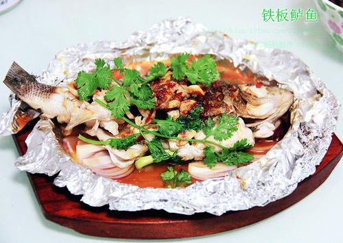 铁板鲈鱼的做法