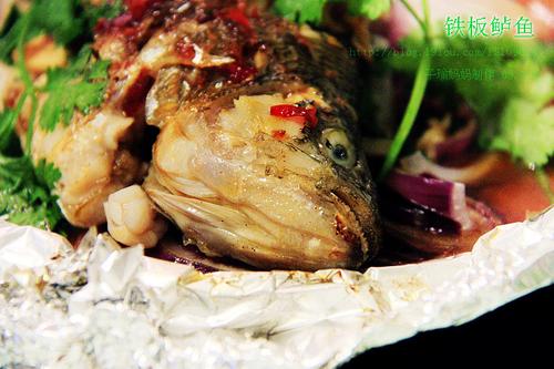 铁板鲈鱼的做法