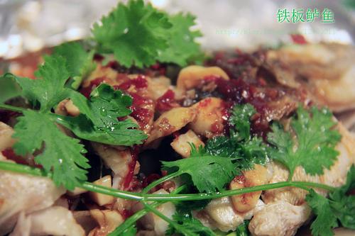 铁板鲈鱼的做法