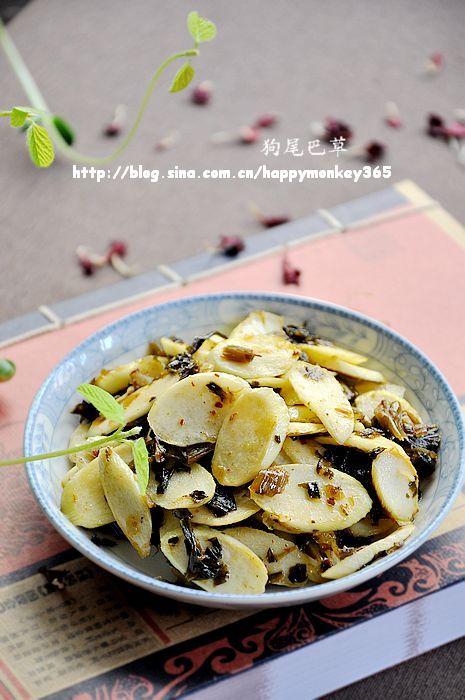 酸腌菜炒茭白的做法