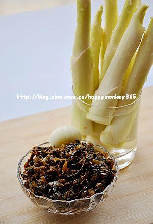 酸腌菜炒茭白的做法