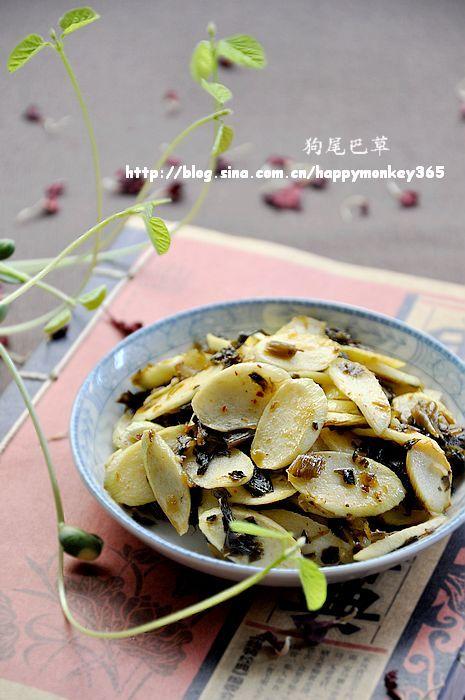 酸腌菜炒茭白的做法