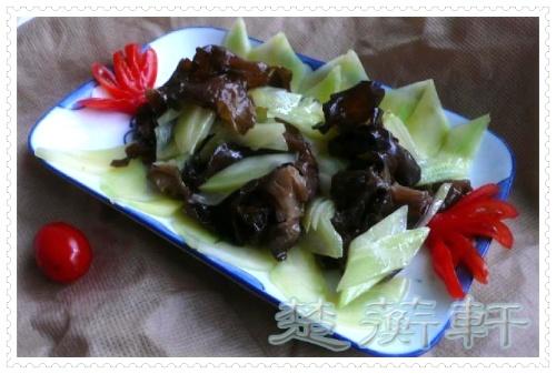 青笋炒木耳的做法