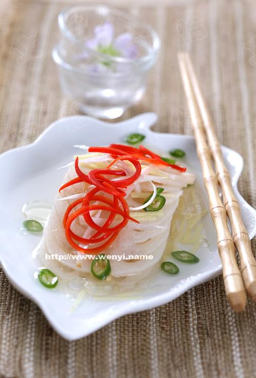 炝拌莲菜的做法