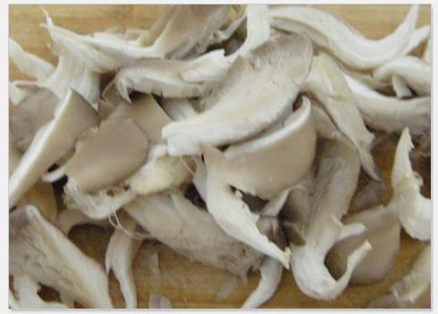 平菇鸡蛋汤的做法