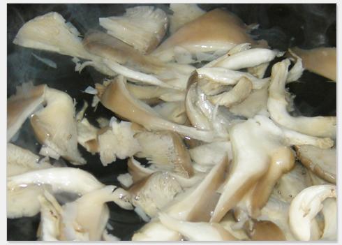 平菇鸡蛋汤的做法