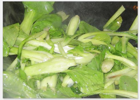 平菇鸡蛋汤的做法