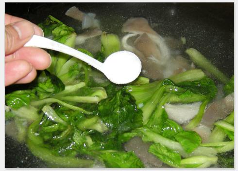 平菇鸡蛋汤的做法