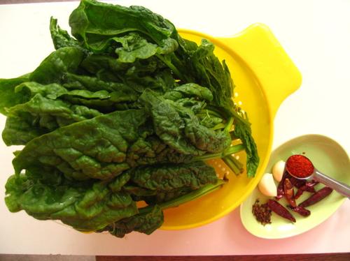 油泼菠菜的做法