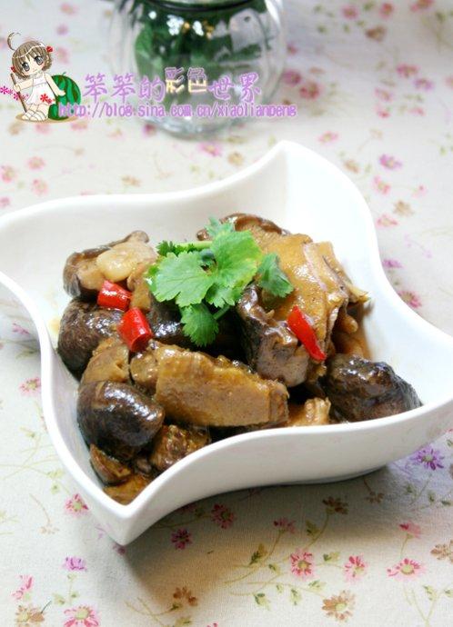 洋葱花菇炖鸡块的做法