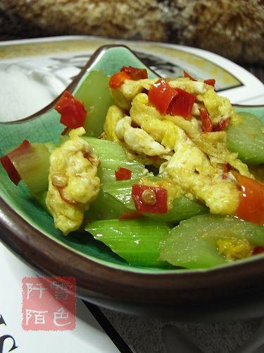 西芹剁椒鸡蛋的做法