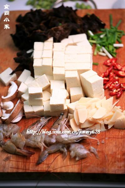 虾油烧木耳豆腐的做法