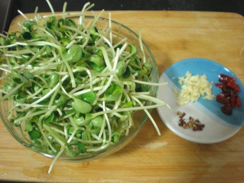 炝拌黑豆芽的做法