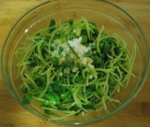 炝拌黑豆芽的做法