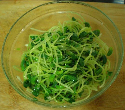 炝拌黑豆芽的做法