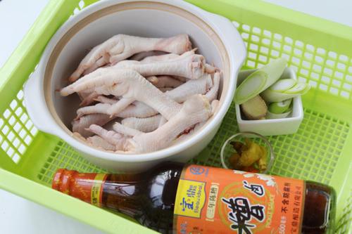 �����צ������