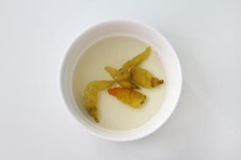 �����צ������