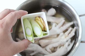 �����צ������