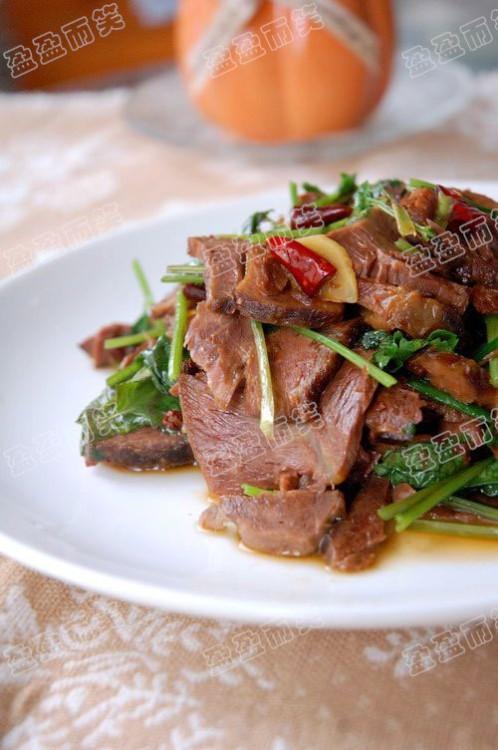 辣炒卤牛肉的做法