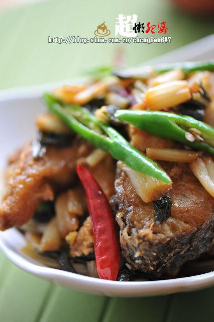 咸菜焖星鲈的做法