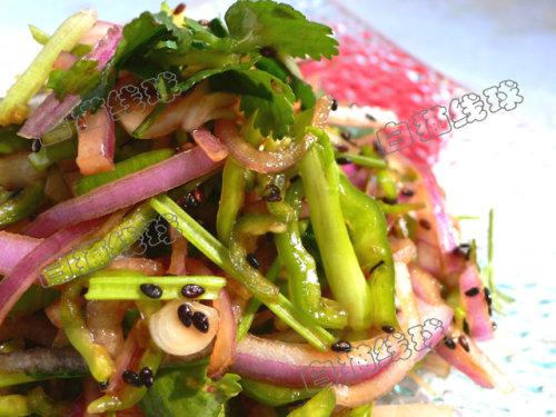 青椒拌洋葱的做法