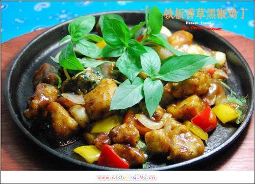 铁板香草黑椒鸡丁的做法