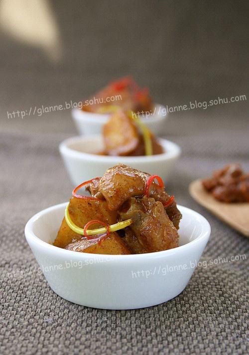 红咖喱土豆鸡翅的做法