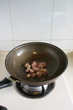 红咖喱土豆鸡翅的做法