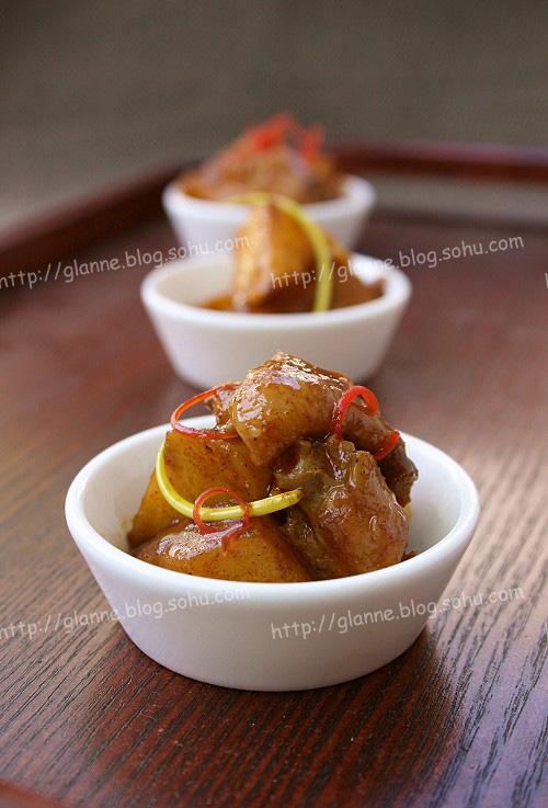红咖喱土豆鸡翅的做法
