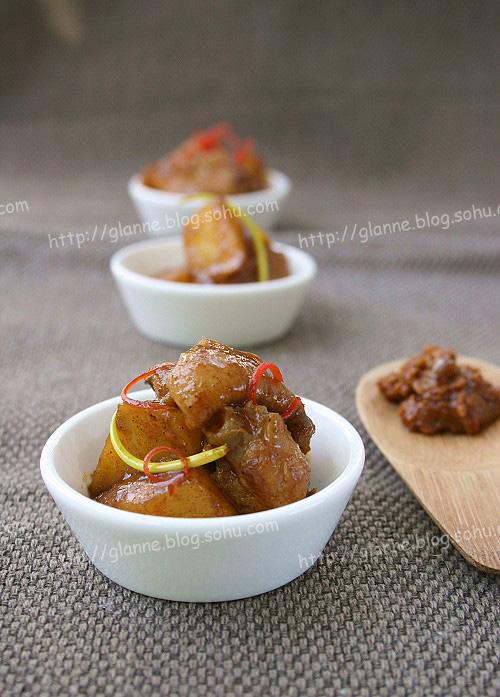 红咖喱土豆鸡翅的做法