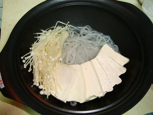 豆腐肥牛锅的做法