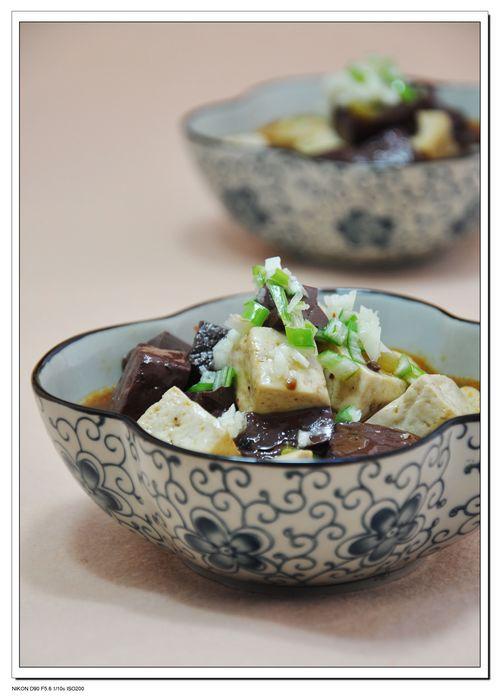 豆腐炖鸭血的做法