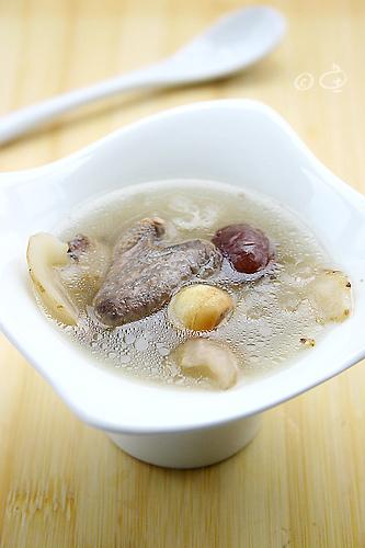 沙参玉竹银耳莲子鹌鹑汤的做法