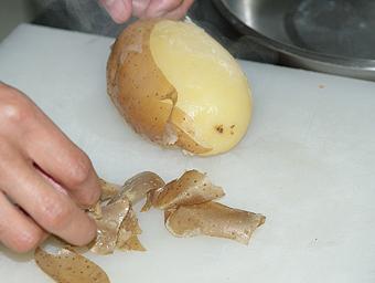 柳橙风味的红甜椒土豆卷的做法