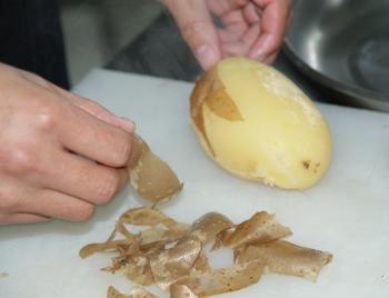 柳橙风味的红甜椒土豆卷的做法