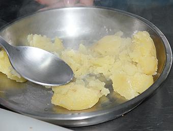 柳橙风味的红甜椒土豆卷的做法