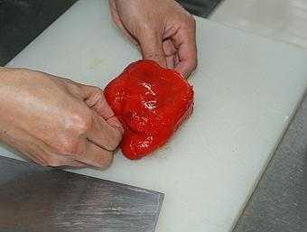 柳橙风味的红甜椒土豆卷的做法