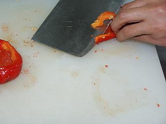 柳橙风味的红甜椒土豆卷的做法